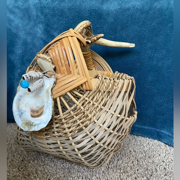 Handmade antler handle basket - Picture 4 of 12